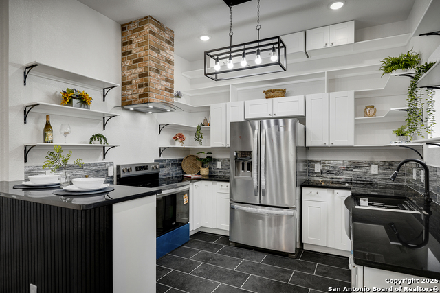 Image 7 of 18 For 520 Mistletoe W