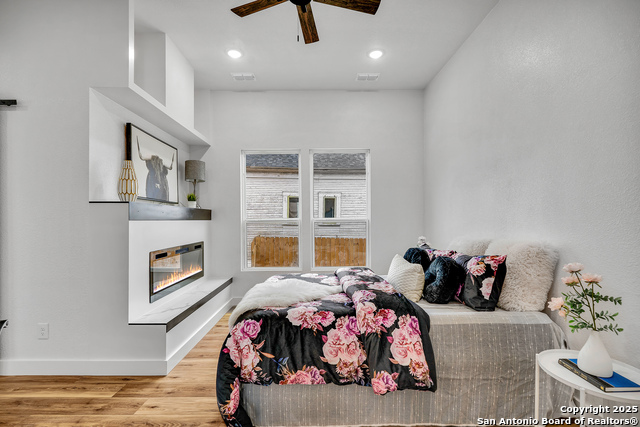 Image 9 of 18 For 520 Mistletoe W