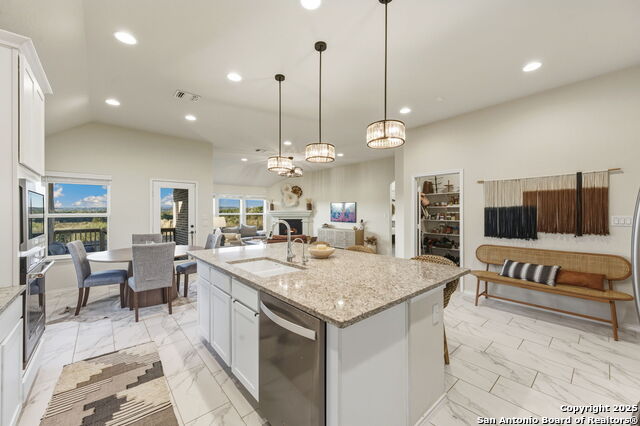 Listing photo id 8 for 2210 Steerhead Trail