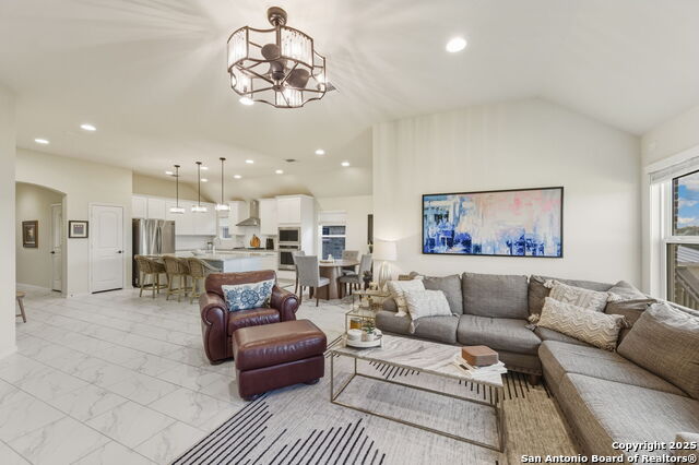 Listing photo id 4 for 2210 Steerhead Trail