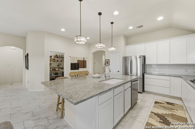 Listing photo id 7 for 2210 Steerhead Trail