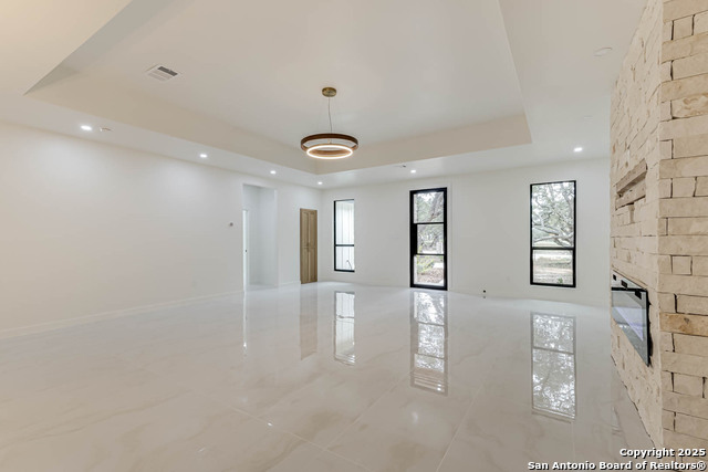 Image 10 of 50 For 864 Paddy Rd