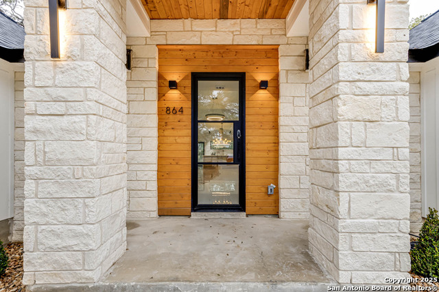 Image 4 of 50 For 864 Paddy Rd