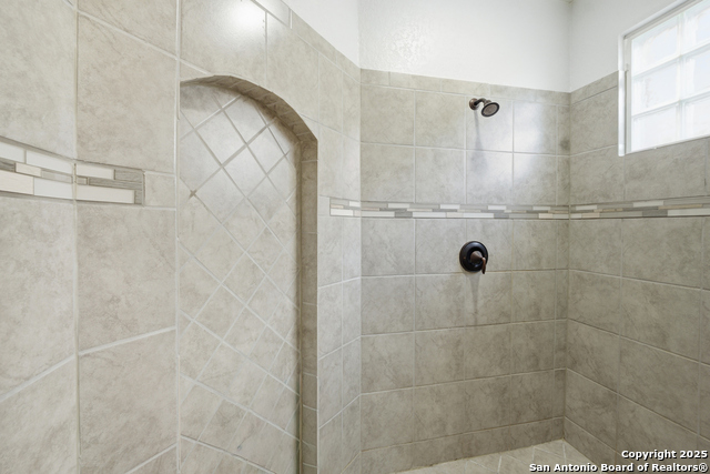 Image 20 of 28 For 15210 Comanche Gard