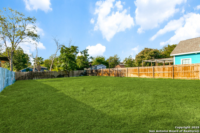 Image 15 of 15 For 1718 Craig Place W