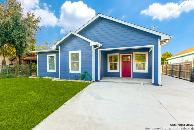 Image 2 of 15 For 1718 Craig Place W