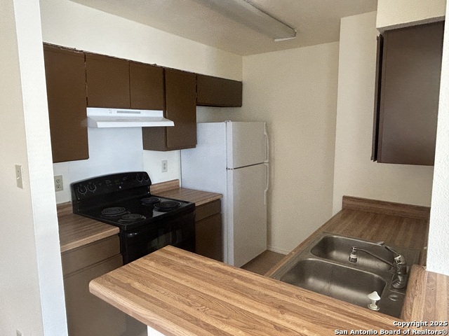 Image 3 of 9 For 7229 Coral Springs