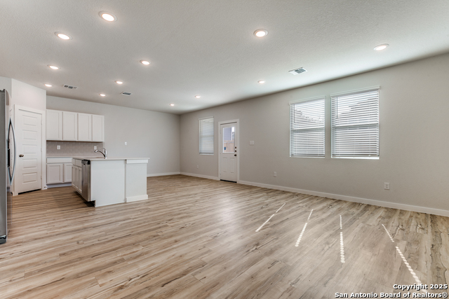 Image 5 of 25 For 14506 Emerio