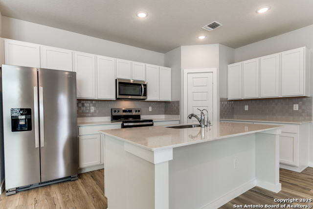 Image 8 of 25 For 14506 Emerio