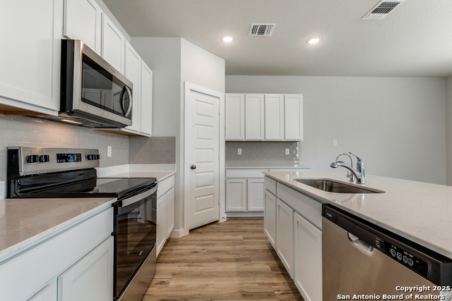 Image 9 of 25 For 14506 Emerio