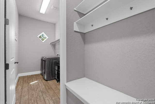 Image 14 of 26 For 604 Academy Oaks