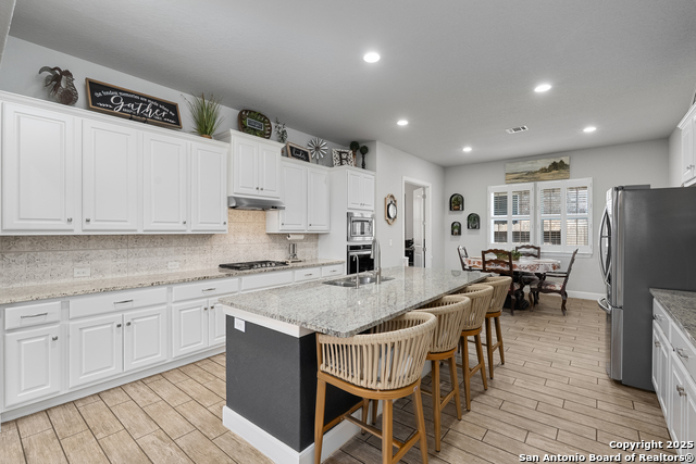 Image 7 of 26 For 604 Academy Oaks