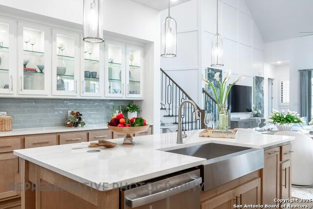 Image 5 of 32 For 2219 Altiplano