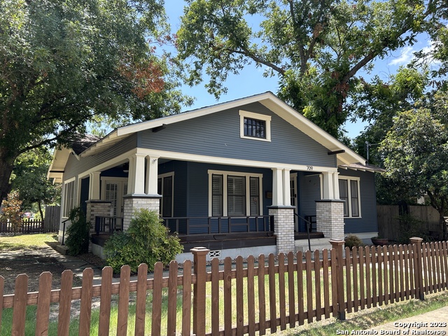 Details for 709 Coll St W, New Braunfels, TX 78130