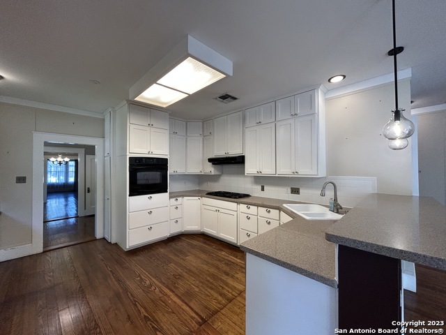 Image 11 of 50 For 709 Coll St W