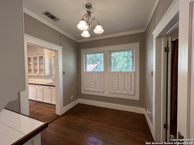 Image 12 of 50 For 709 Coll St W