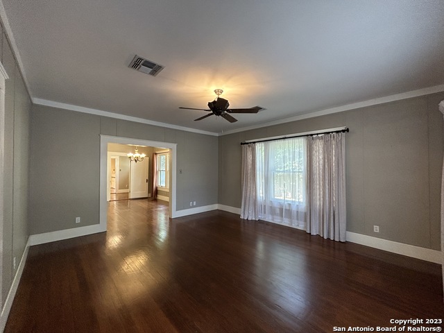 Image 15 of 50 For 709 Coll St W