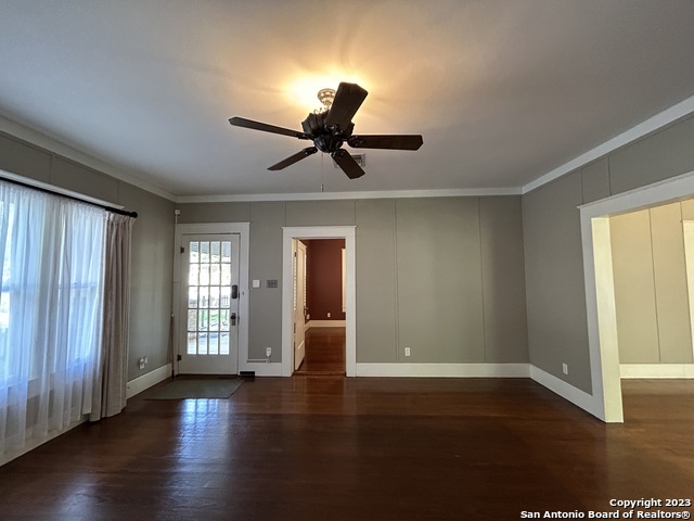 Image 18 of 50 For 709 Coll St W