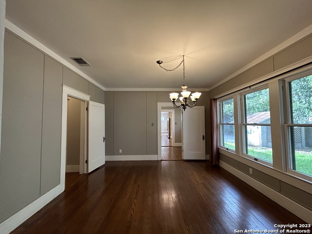 Image 20 of 50 For 709 Coll St W