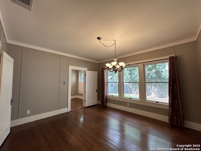 Image 21 of 50 For 709 Coll St W