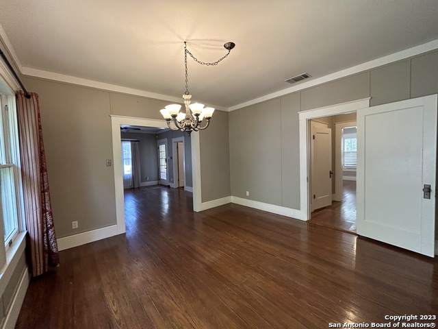 Image 23 of 50 For 709 Coll St W