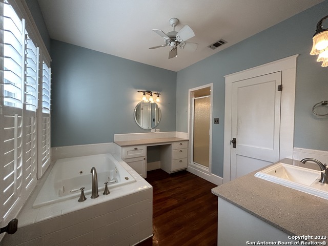 Image 30 of 50 For 709 Coll St W