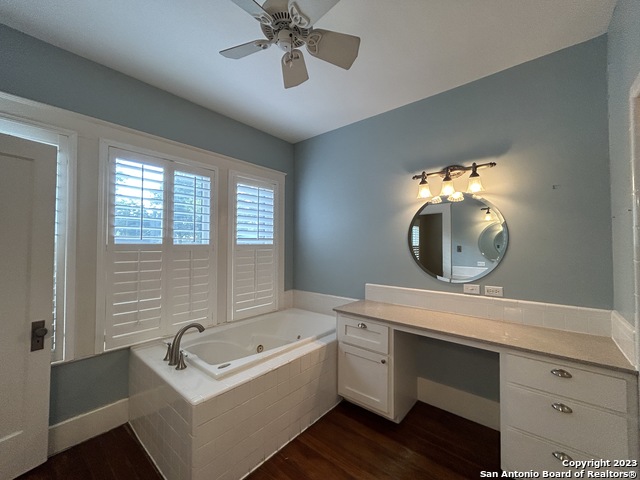 Image 32 of 50 For 709 Coll St W