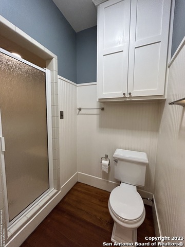 Image 36 of 50 For 709 Coll St W