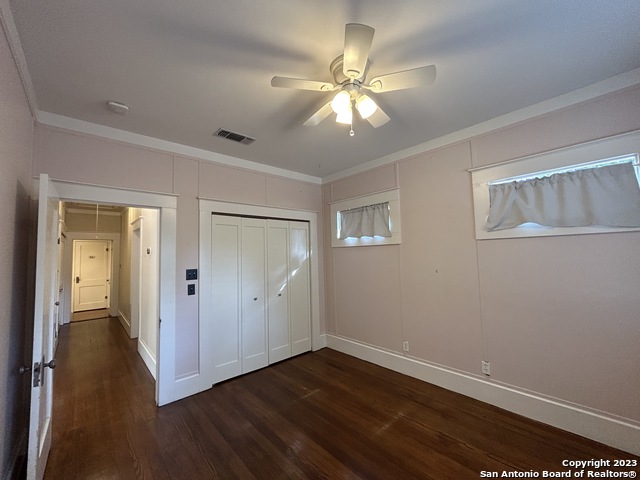 Image 41 of 50 For 709 Coll St W