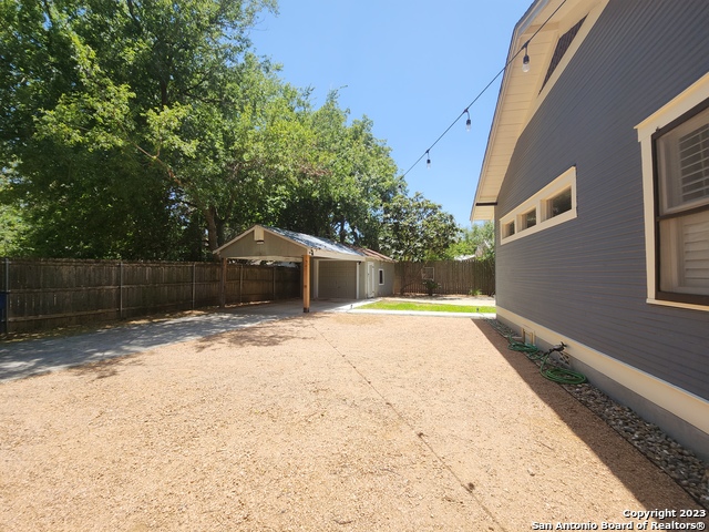 Image 46 of 50 For 709 Coll St W