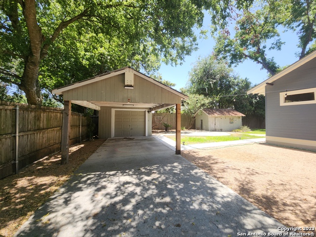 Image 47 of 50 For 709 Coll St W