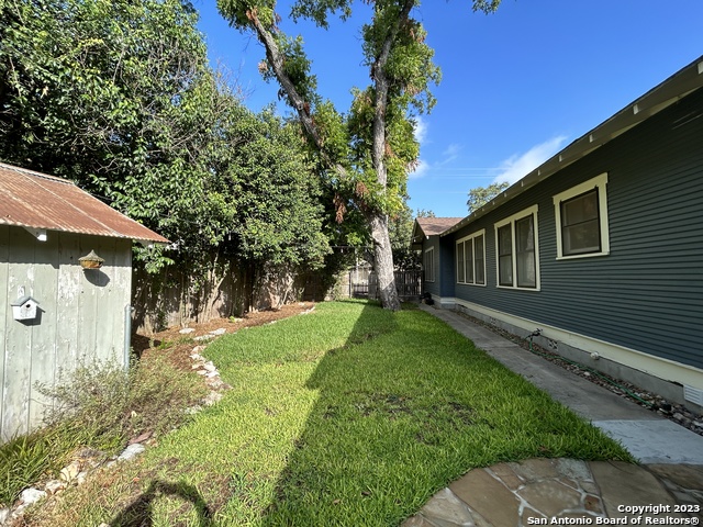 Image 48 of 50 For 709 Coll St W