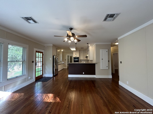 Image 6 of 50 For 709 Coll St W