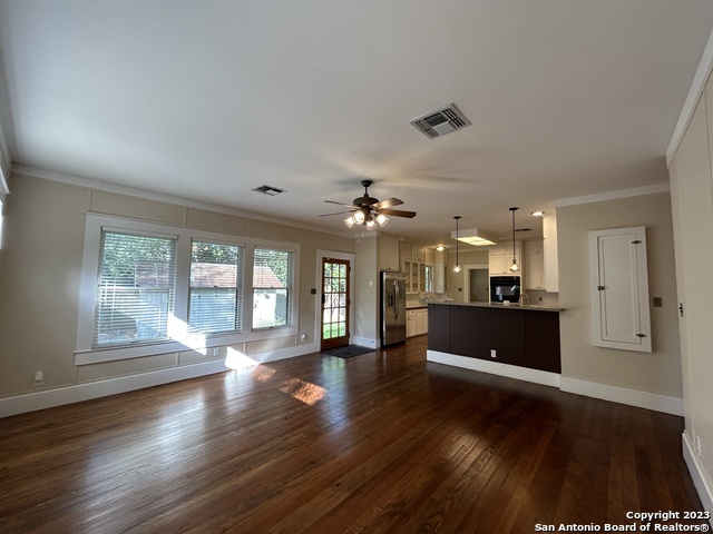 Image 7 of 50 For 709 Coll St W