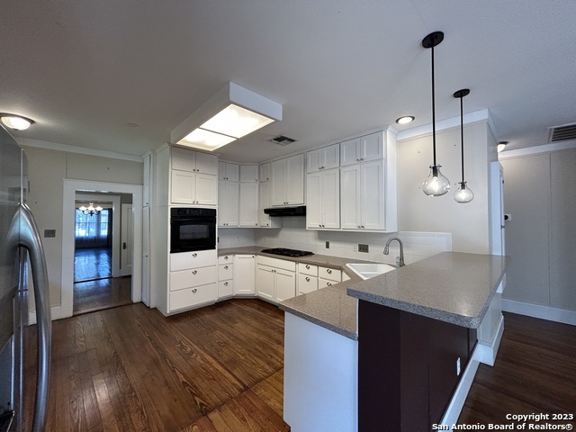 Image 9 of 50 For 709 Coll St W