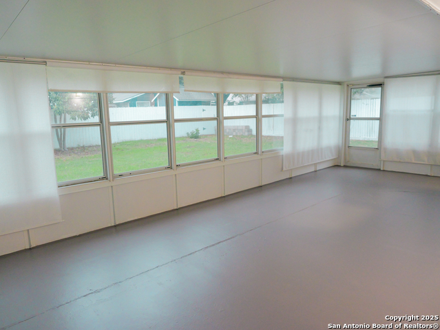 Image 19 of 41 For 9707 La Rue  