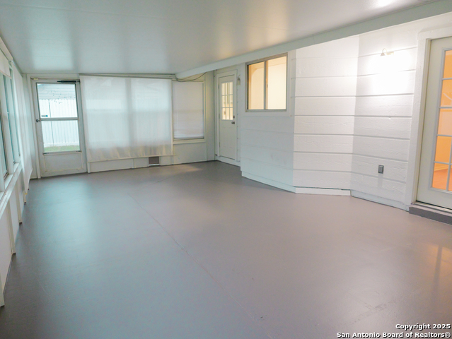 Image 20 of 41 For 9707 La Rue  