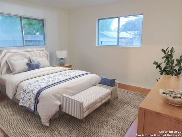 Image 22 of 41 For 9707 La Rue  