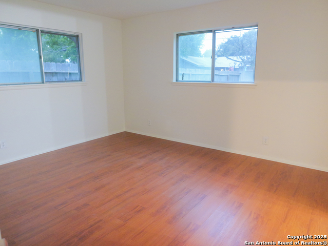 Image 23 of 41 For 9707 La Rue  