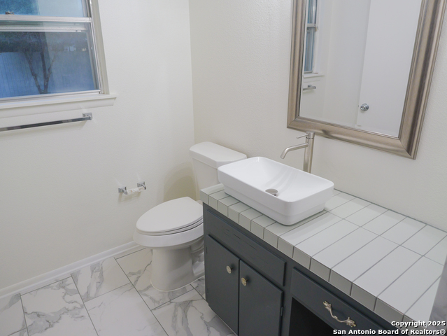 Image 25 of 41 For 9707 La Rue  