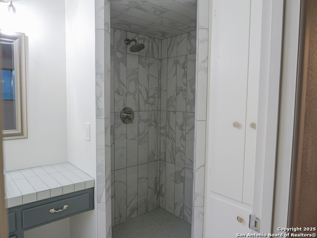 Image 26 of 41 For 9707 La Rue  