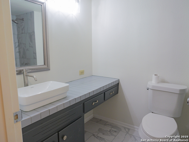 Image 28 of 41 For 9707 La Rue  