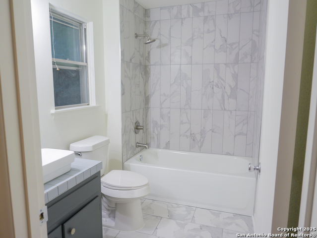 Image 38 of 41 For 9707 La Rue  