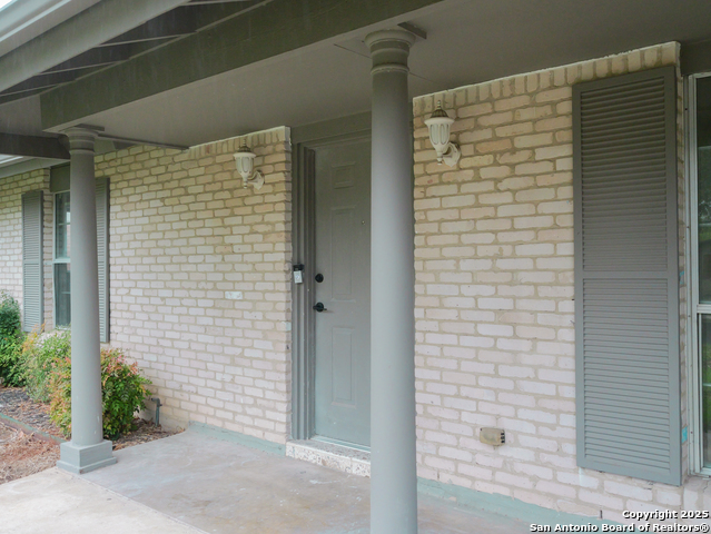 Image 4 of 41 For 9707 La Rue  