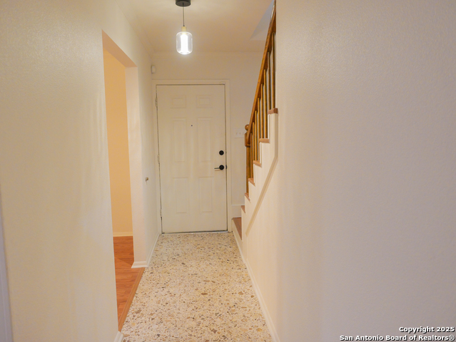 Image 7 of 41 For 9707 La Rue  