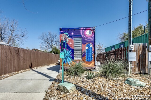 Image 15 of 21 For 2415 Poplar W