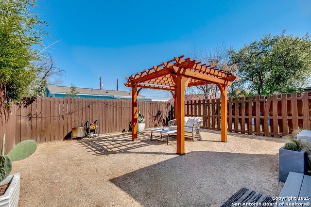 Image 19 of 21 For 2415 Poplar W