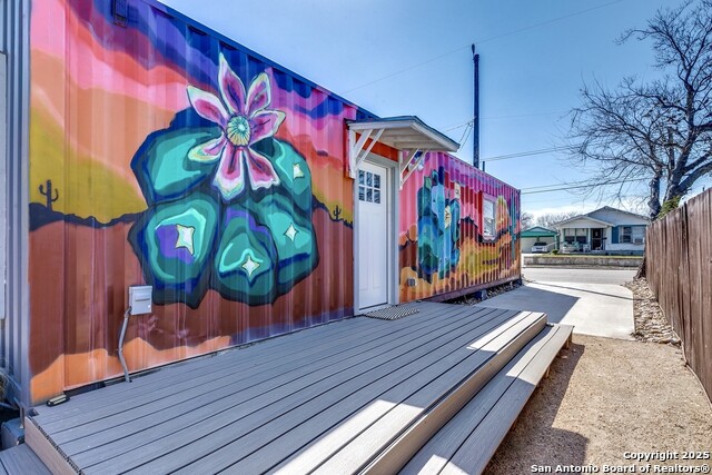 Image 2 of 21 For 2415 Poplar W