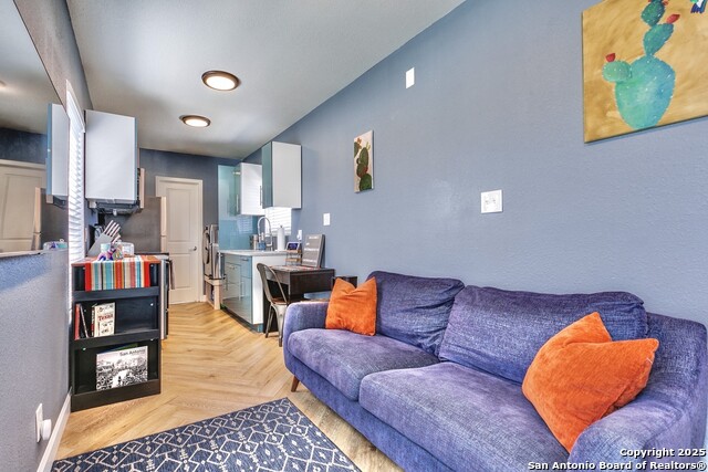 Image 5 of 21 For 2415 Poplar W