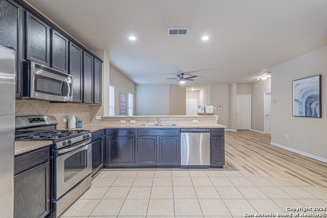 Image 18 of 39 For 12223 Hamlin Creek